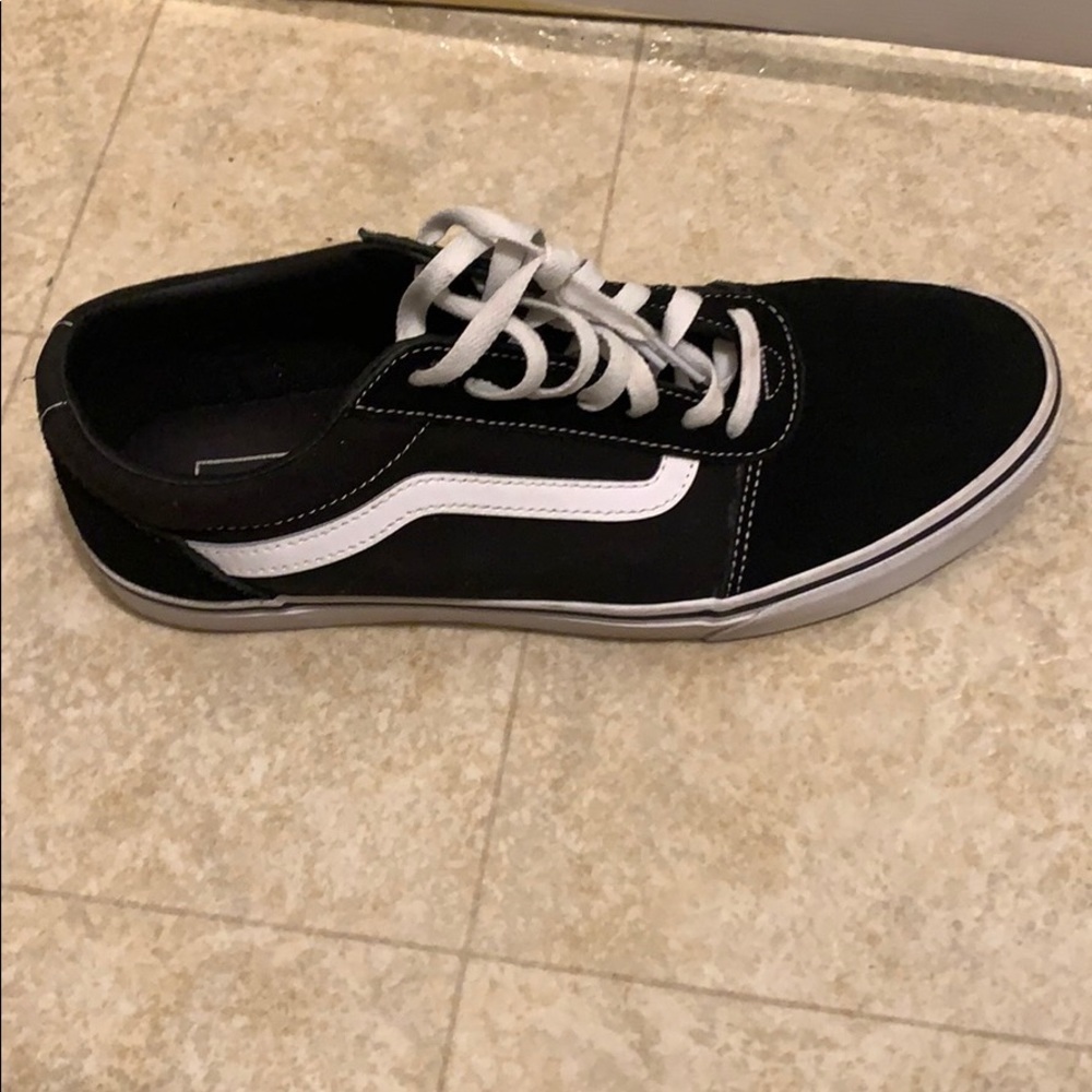 Men’s 10.5 Black and White Vans